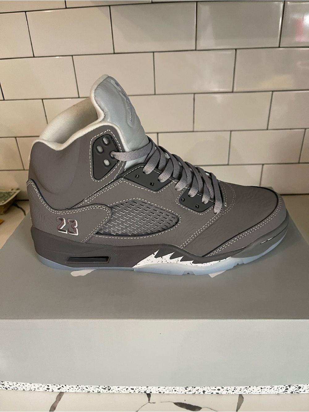 Mens Retro 5 Wolf Grey Size 8.5.
